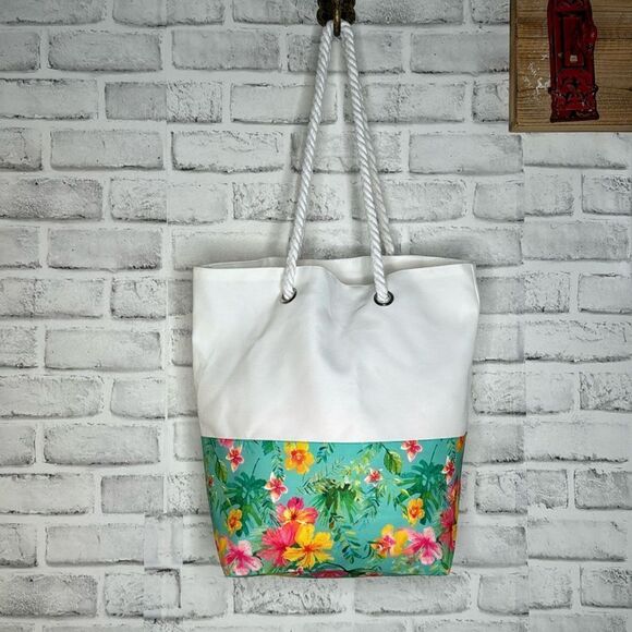 NWOT Floral Rope Shoulder Bag Tote Beach Pool - Picture 1 of 3